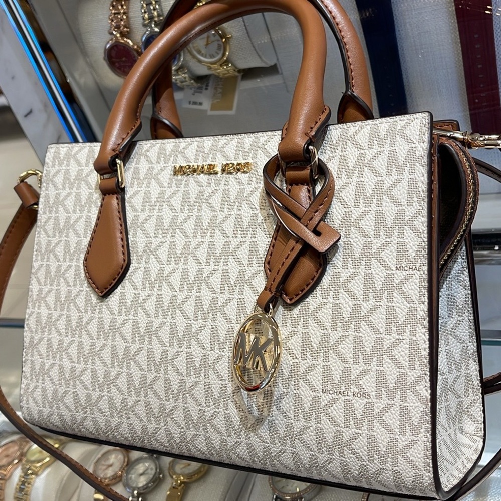 Michael Kors Small Sheila Satchel Crossbody
Vanilla 
NWT